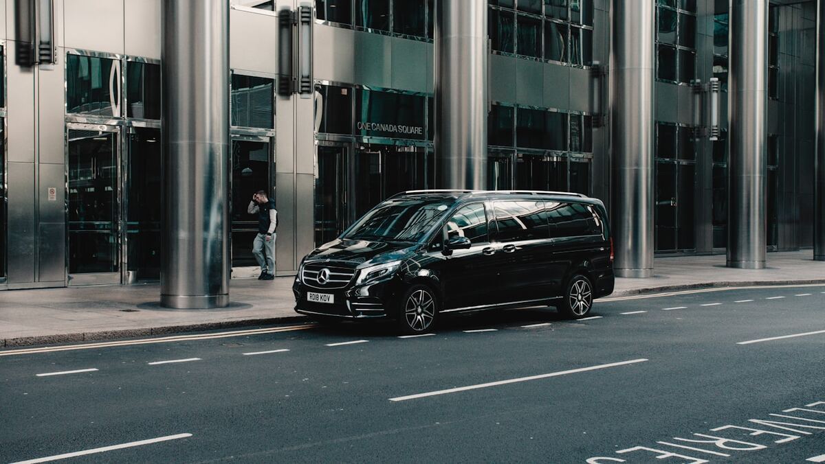 Van Mercedes Classe V noir pour transfert aéroport